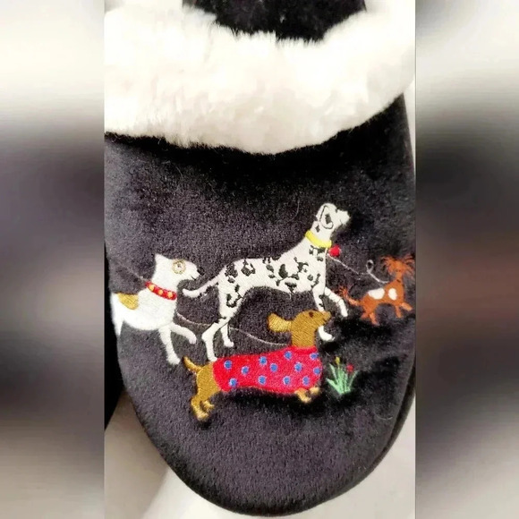 Isotoner totes Shoe Embroidered graphic comfort Indoor Slip on wear Sz 5-6 US - Picture 5 of 8